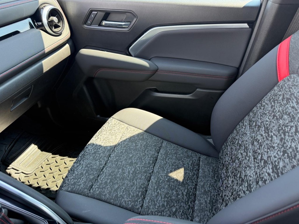 Chevrolet Colorado Vehicle Full-screen Gallery Image 20