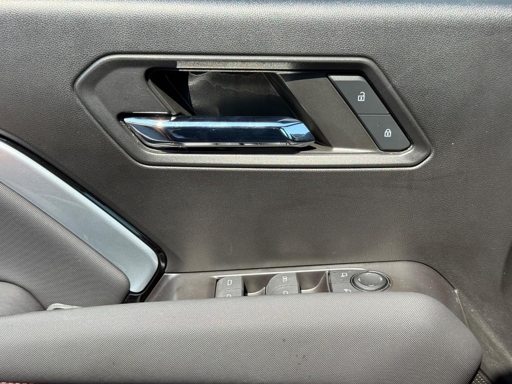 Chevrolet Colorado Vehicle Full-screen Gallery Image 22