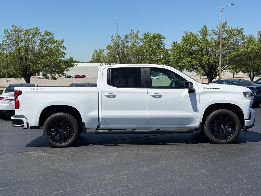 Chevrolet Silverado 1500 LTD Vehicle Full-screen Gallery Image 02