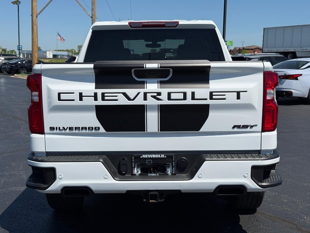 Chevrolet Silverado 1500 LTD Vehicle Full-screen Gallery Image 04