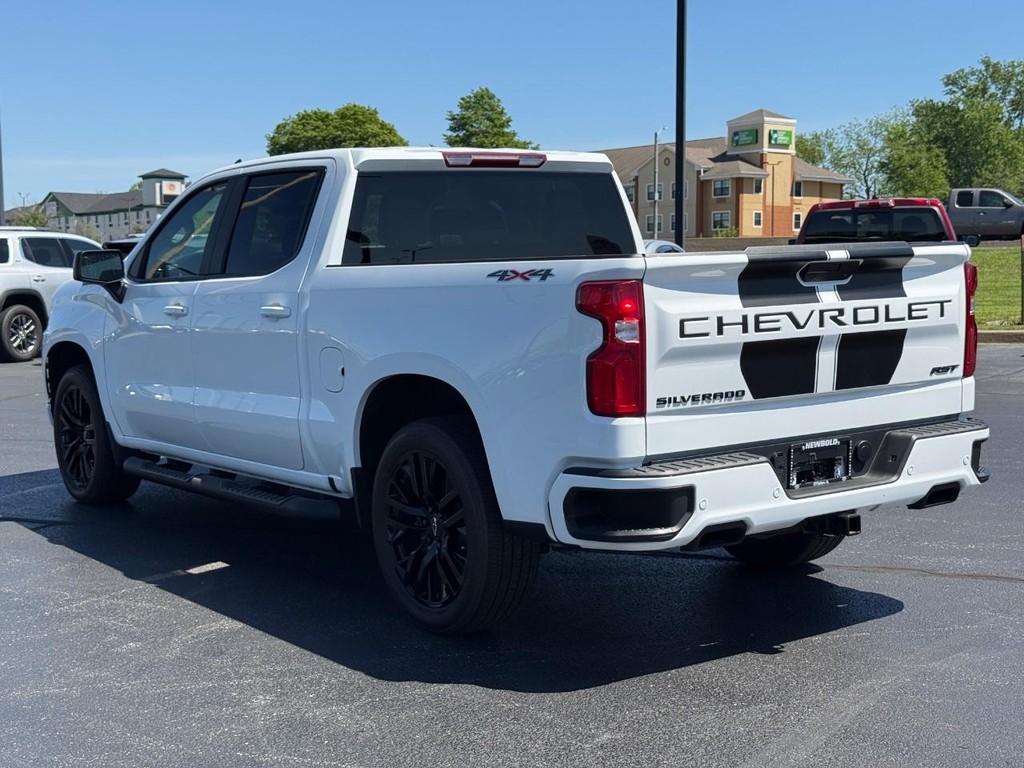 Chevrolet Silverado 1500 LTD Vehicle Full-screen Gallery Image 05