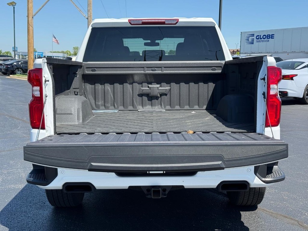 Chevrolet Silverado 1500 LTD Vehicle Full-screen Gallery Image 06