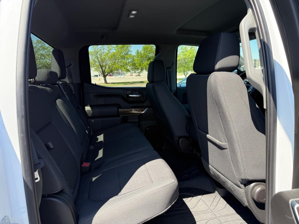 Chevrolet Silverado 1500 LTD Vehicle Full-screen Gallery Image 10