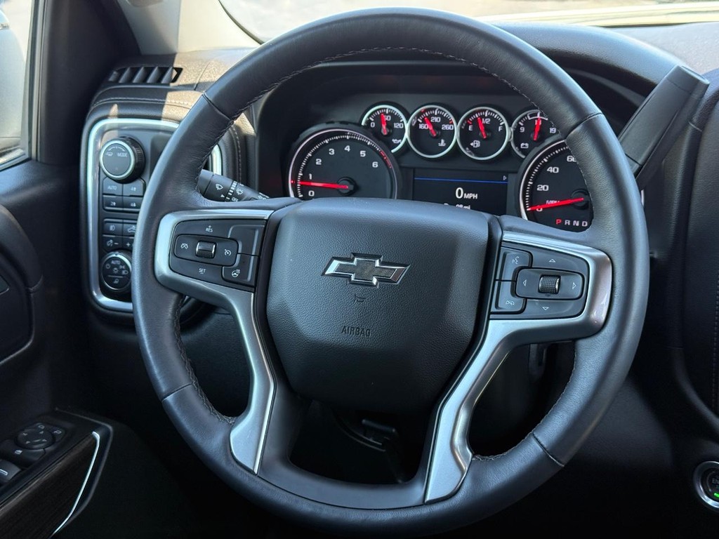 Chevrolet Silverado 1500 LTD Vehicle Full-screen Gallery Image 12