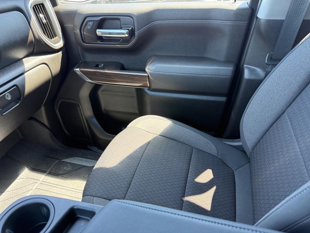 Chevrolet Silverado 1500 LTD Vehicle Full-screen Gallery Image 19