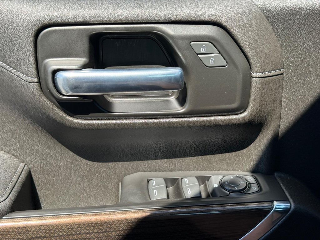 Chevrolet Silverado 1500 LTD Vehicle Full-screen Gallery Image 22