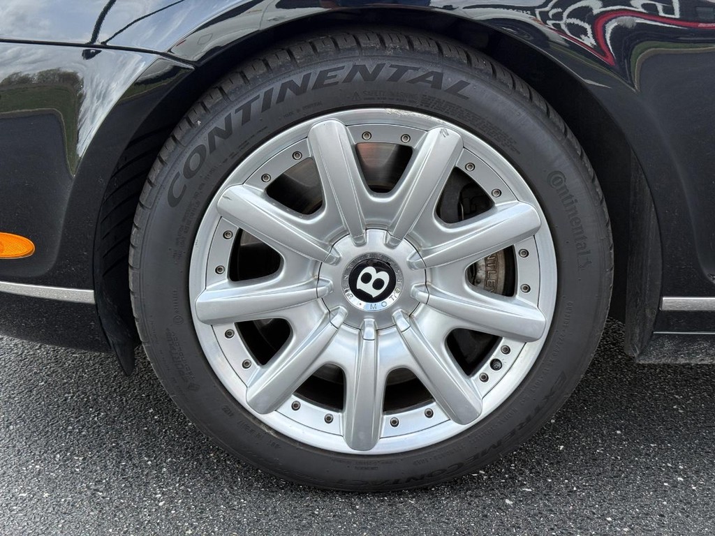 Bentley Continental Vehicle Full-screen Gallery Image 07