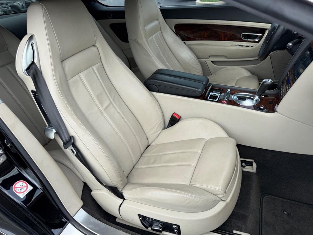 Bentley Continental Vehicle Full-screen Gallery Image 10