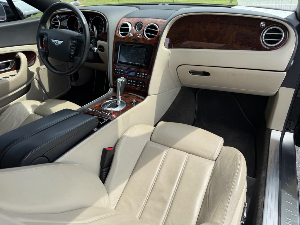 Bentley Continental Vehicle Full-screen Gallery Image 11