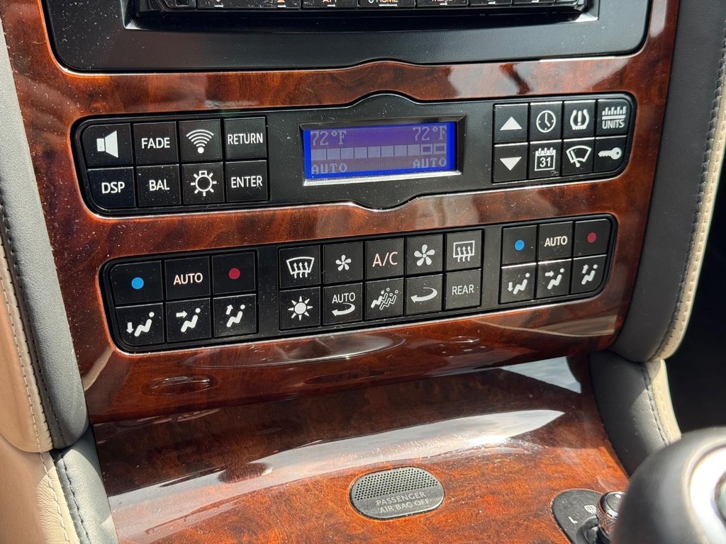 Bentley Continental Vehicle Full-screen Gallery Image 17