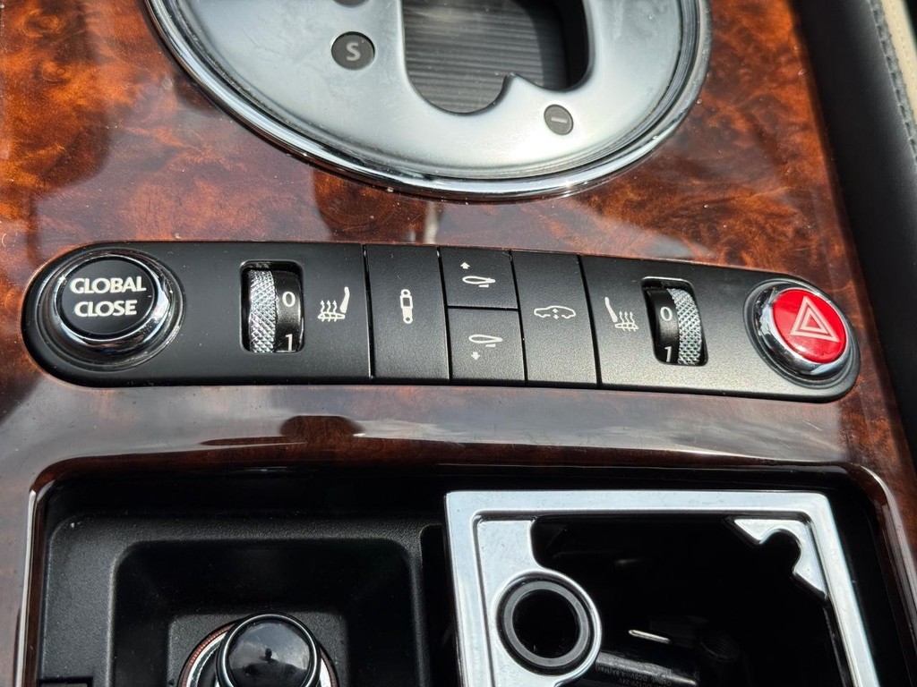 Bentley Continental Vehicle Full-screen Gallery Image 19