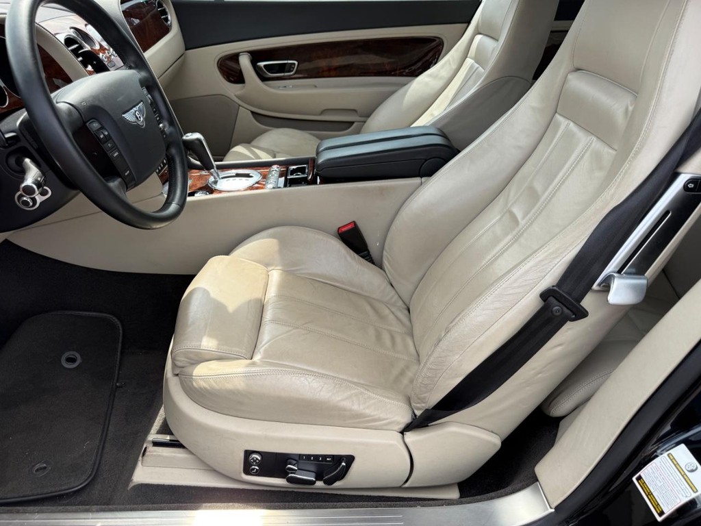 Bentley Continental Vehicle Full-screen Gallery Image 24