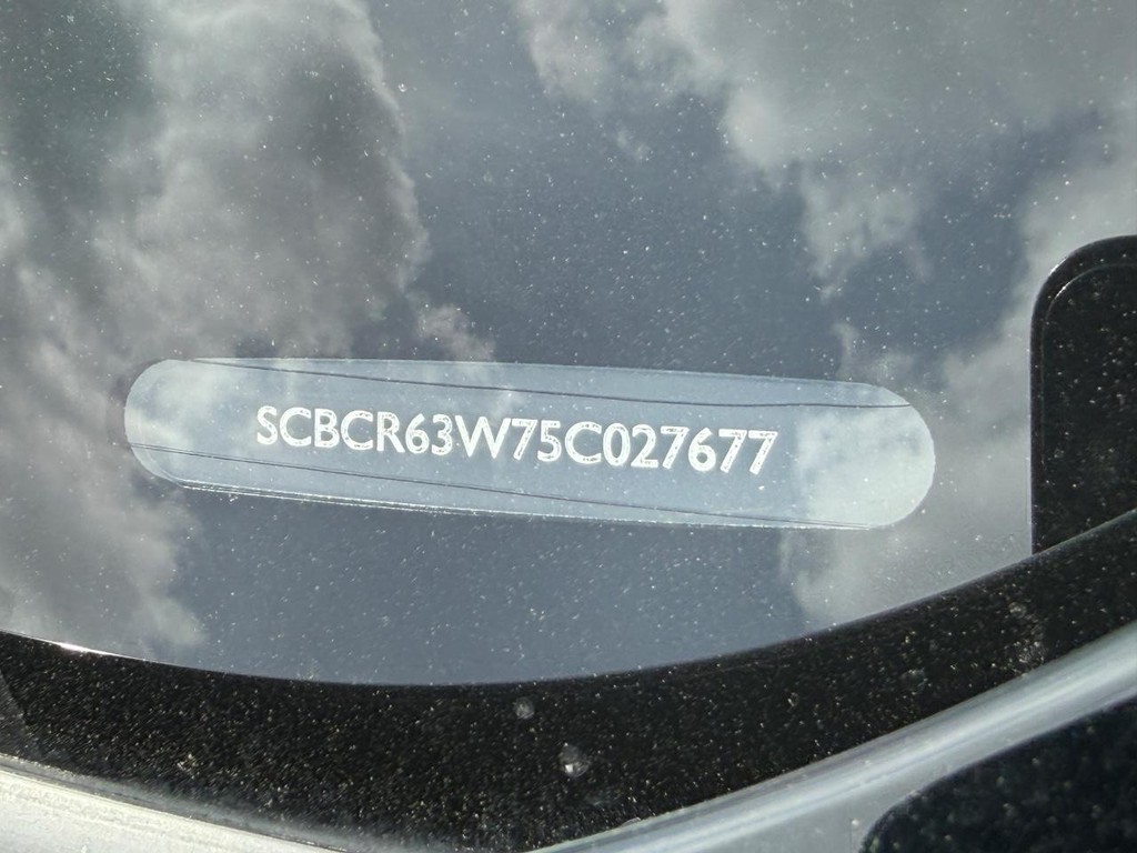 Bentley Continental Vehicle Full-screen Gallery Image 26