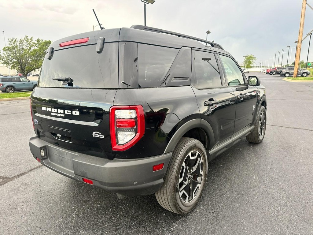 Ford Bronco Sport Vehicle Full-screen Gallery Image 03