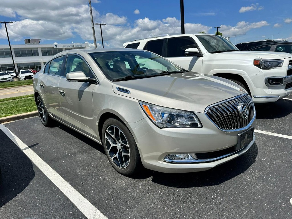 Buick LaCrosse Vehicle Full-screen Gallery Image 02