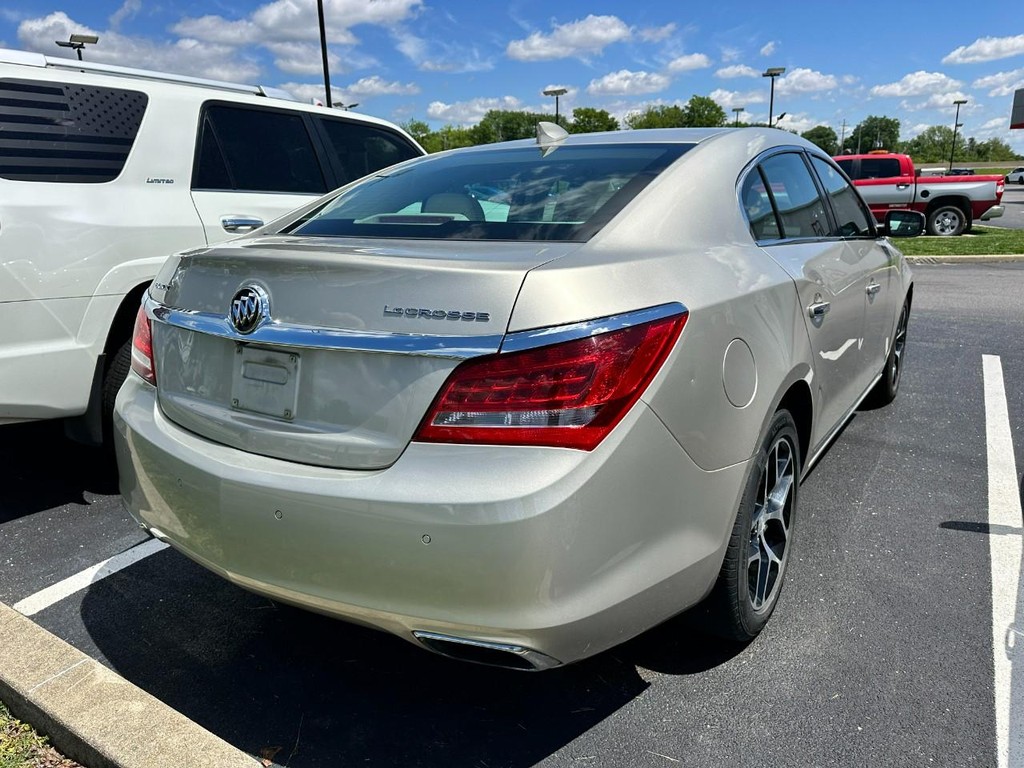 Buick LaCrosse Vehicle Full-screen Gallery Image 03
