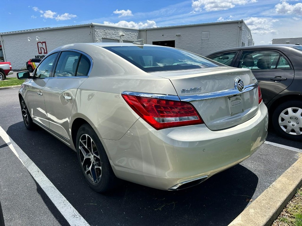 Buick LaCrosse Vehicle Full-screen Gallery Image 04
