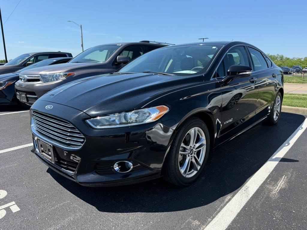 Ford Fusion Vehicle Full-screen Gallery Image 03