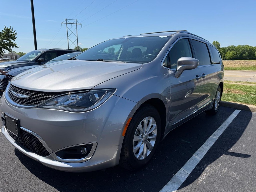 Chrysler Pacifica Vehicle Full-screen Gallery Image 04
