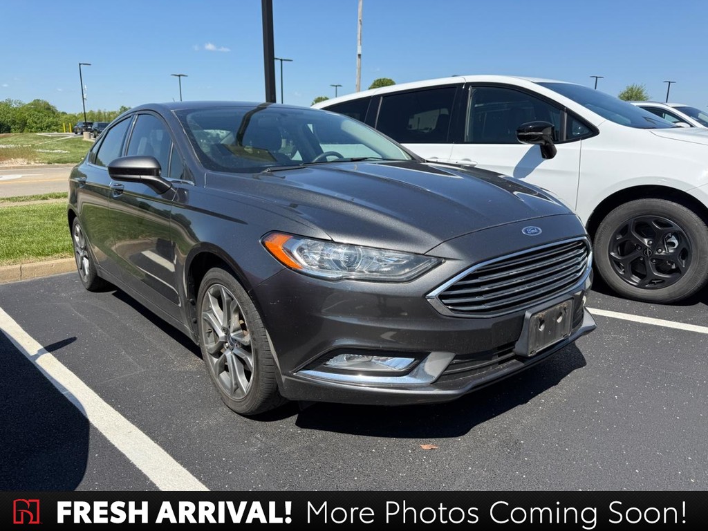Ford Fusion Vehicle Full-screen Gallery Image 01