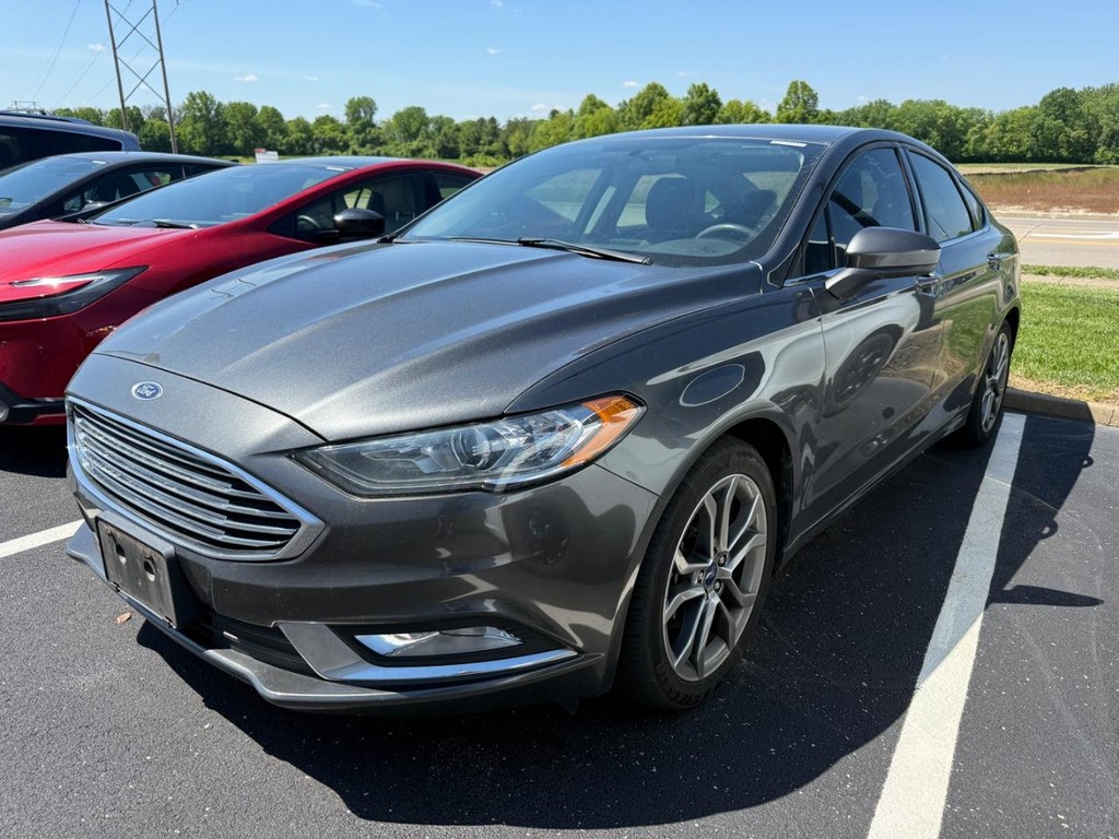 Ford Fusion Vehicle Full-screen Gallery Image 04