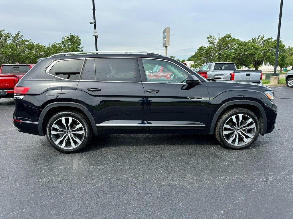 Volkswagen Atlas Vehicle Full-screen Gallery Image 02
