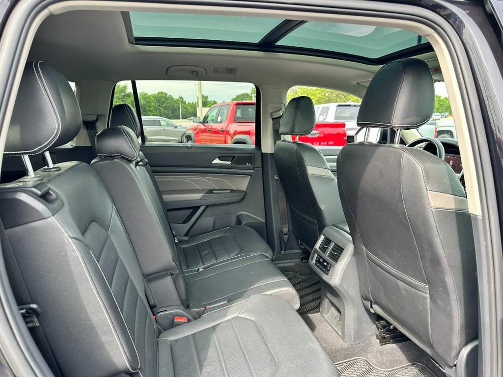 Volkswagen Atlas Vehicle Full-screen Gallery Image 12