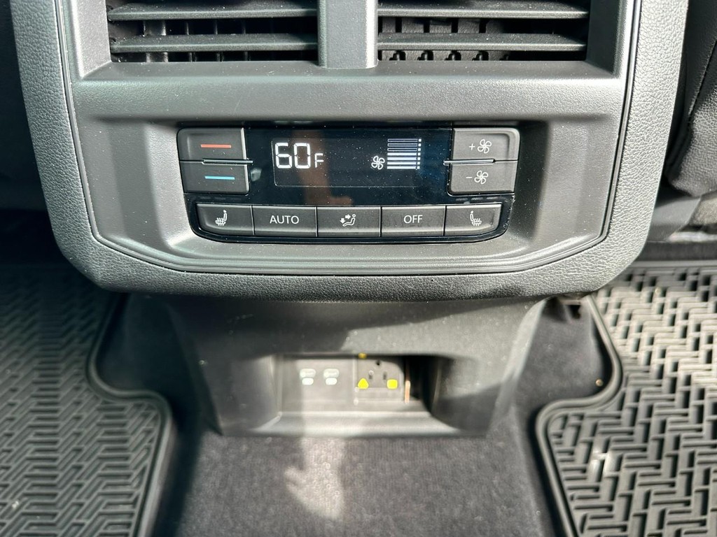 Volkswagen Atlas Vehicle Full-screen Gallery Image 13