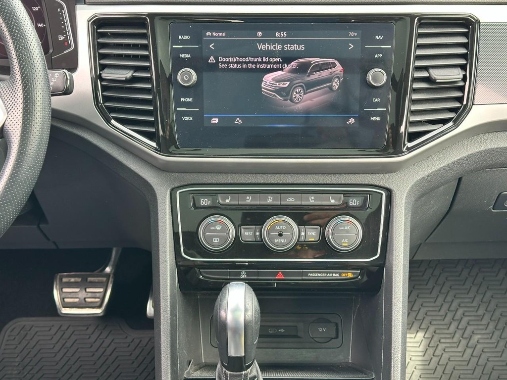 Volkswagen Atlas Vehicle Full-screen Gallery Image 16