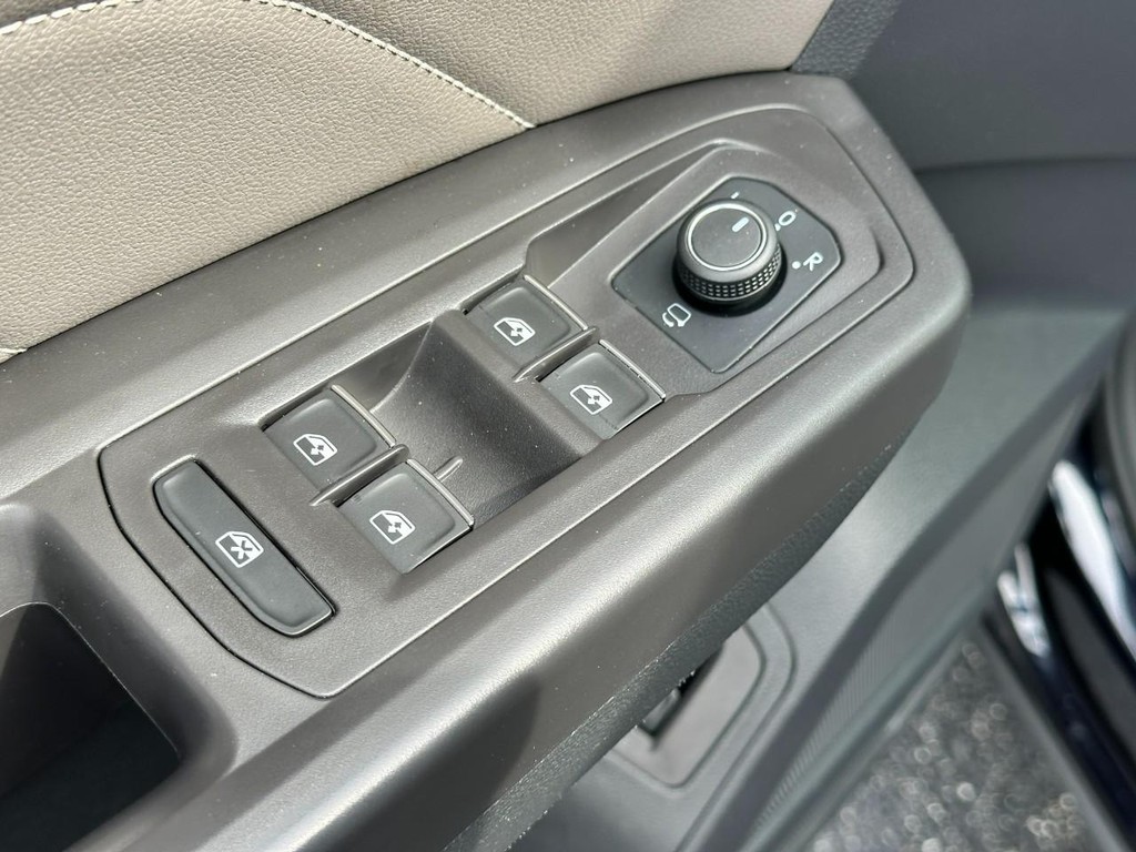 Volkswagen Atlas Vehicle Full-screen Gallery Image 19