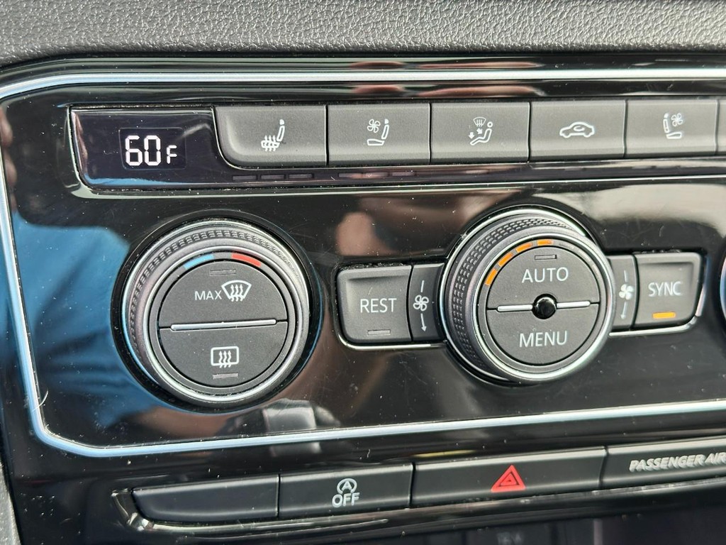 Volkswagen Atlas Vehicle Full-screen Gallery Image 24