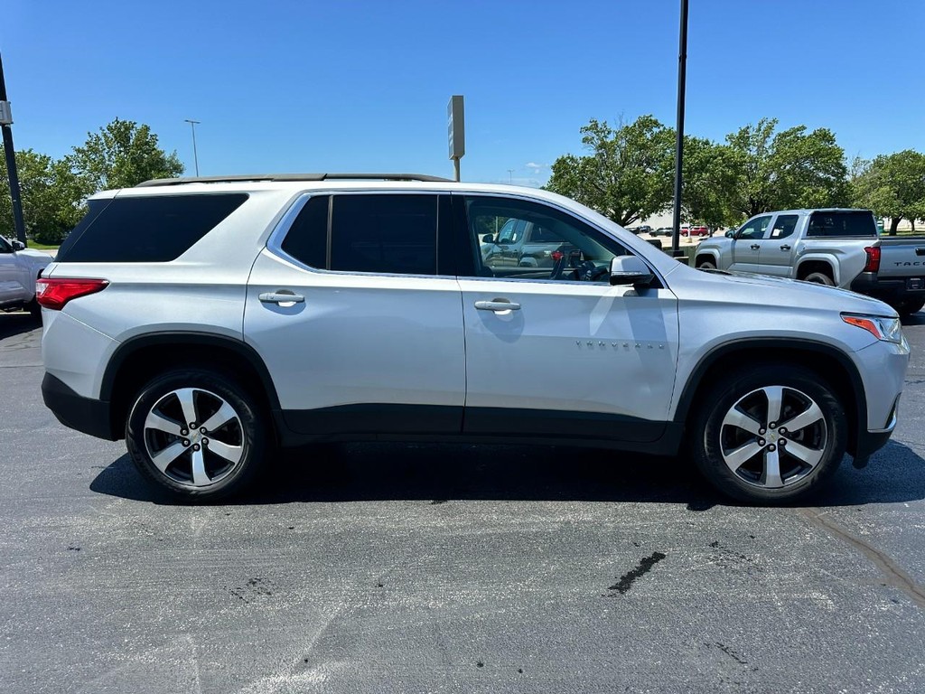 Chevrolet Traverse Vehicle Full-screen Gallery Image 02
