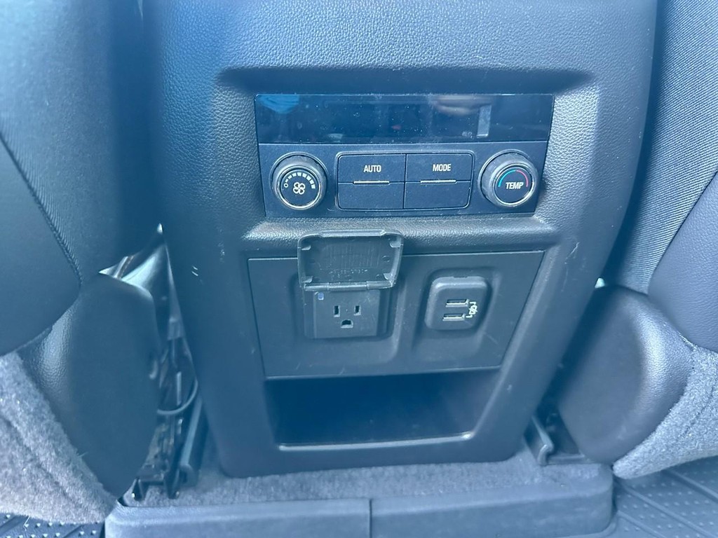 Chevrolet Traverse Vehicle Full-screen Gallery Image 12