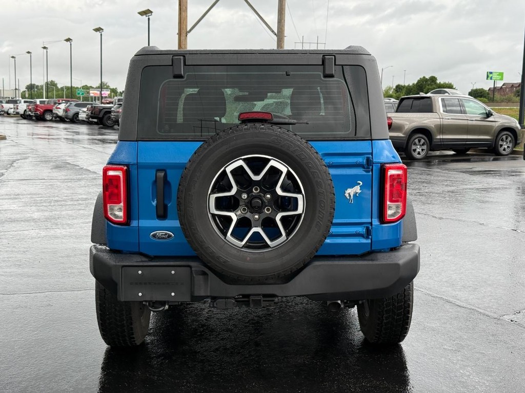 Ford Bronco Vehicle Full-screen Gallery Image 04
