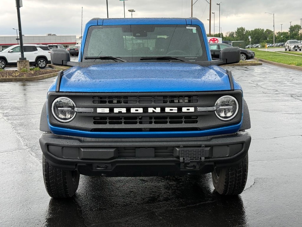 Ford Bronco Vehicle Full-screen Gallery Image 09