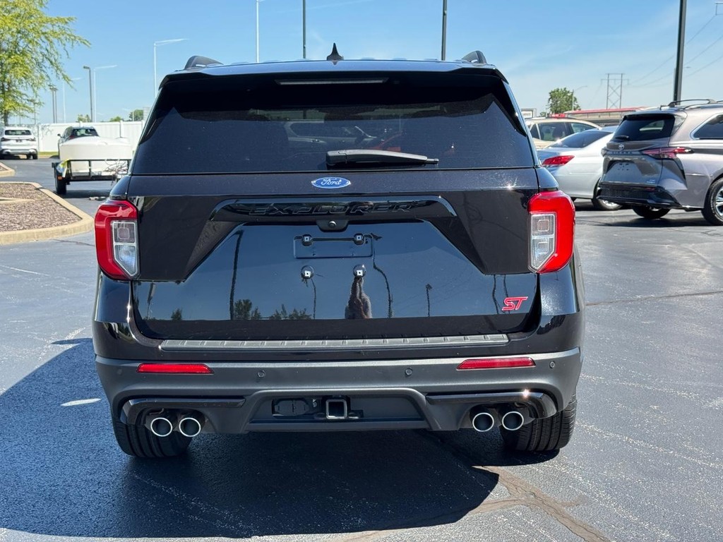 Ford Explorer Vehicle Full-screen Gallery Image 04