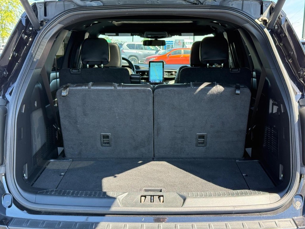 Ford Explorer Vehicle Full-screen Gallery Image 06