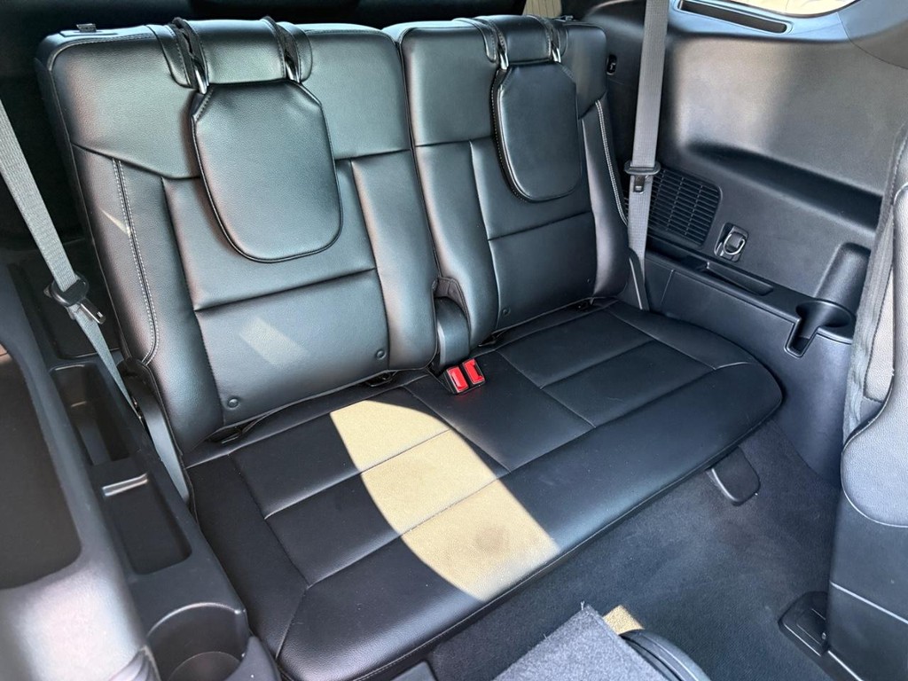 Ford Explorer Vehicle Full-screen Gallery Image 10
