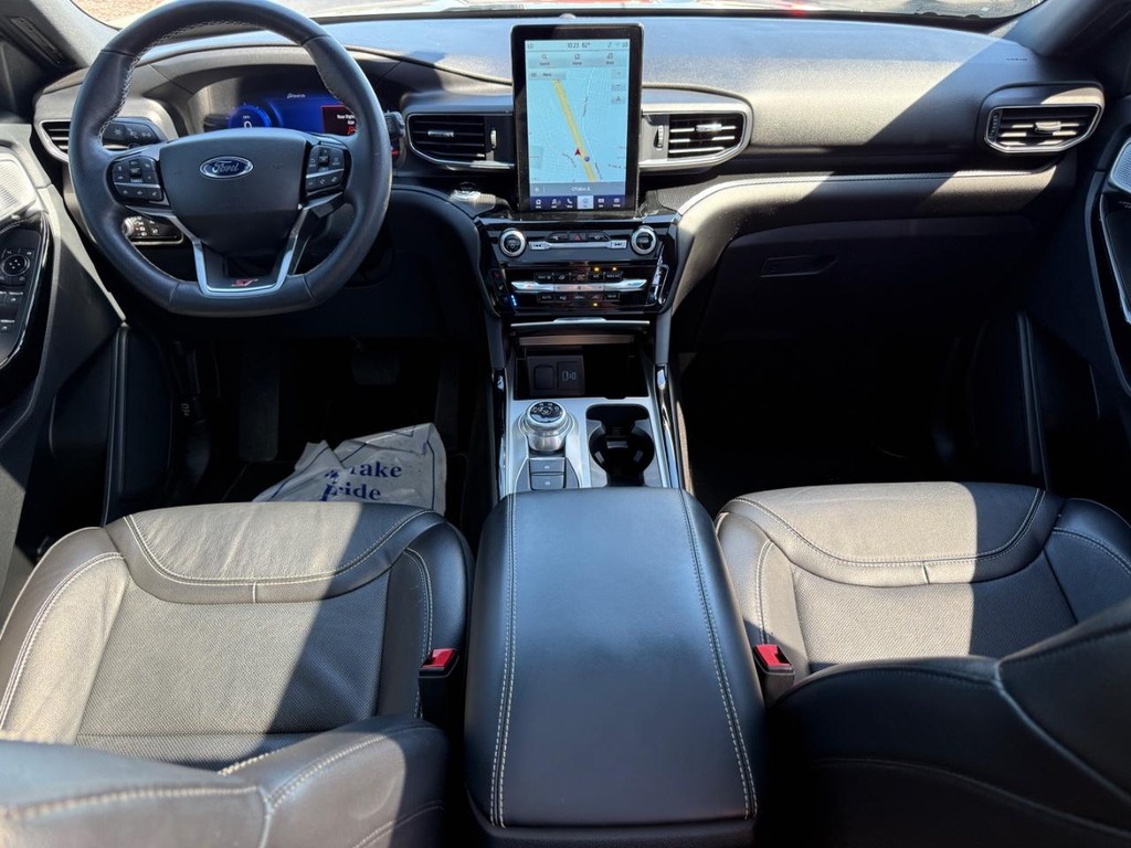 Ford Explorer Vehicle Full-screen Gallery Image 14