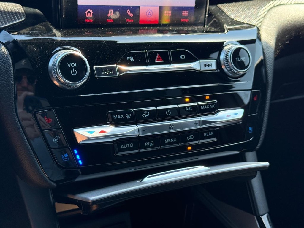 Ford Explorer Vehicle Full-screen Gallery Image 22