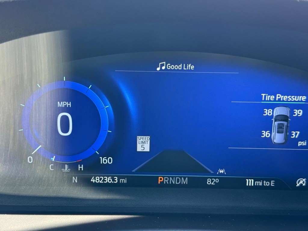 Ford Explorer Vehicle Full-screen Gallery Image 25