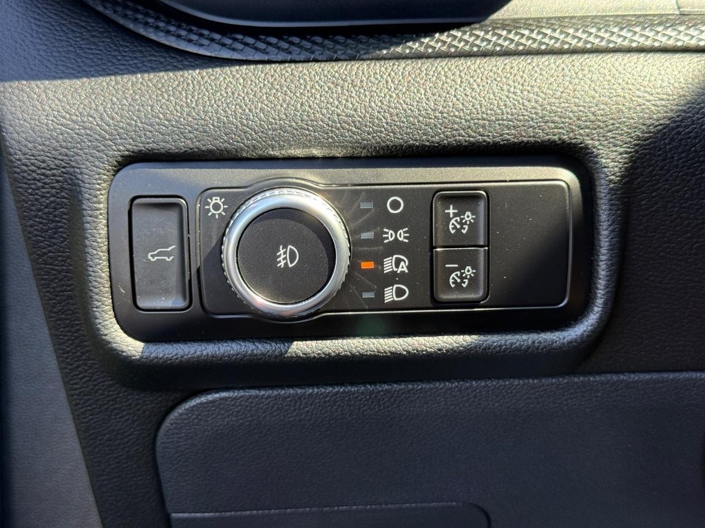Ford Explorer Vehicle Full-screen Gallery Image 26