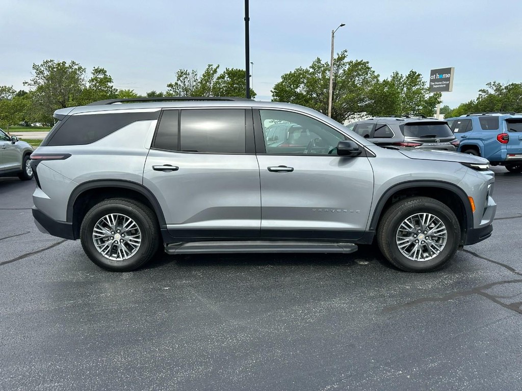 Chevrolet Traverse Vehicle Full-screen Gallery Image 02