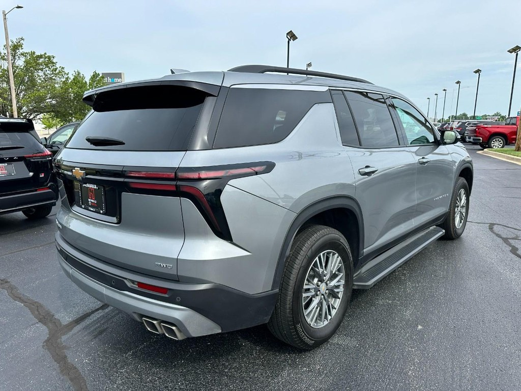 Chevrolet Traverse Vehicle Full-screen Gallery Image 03