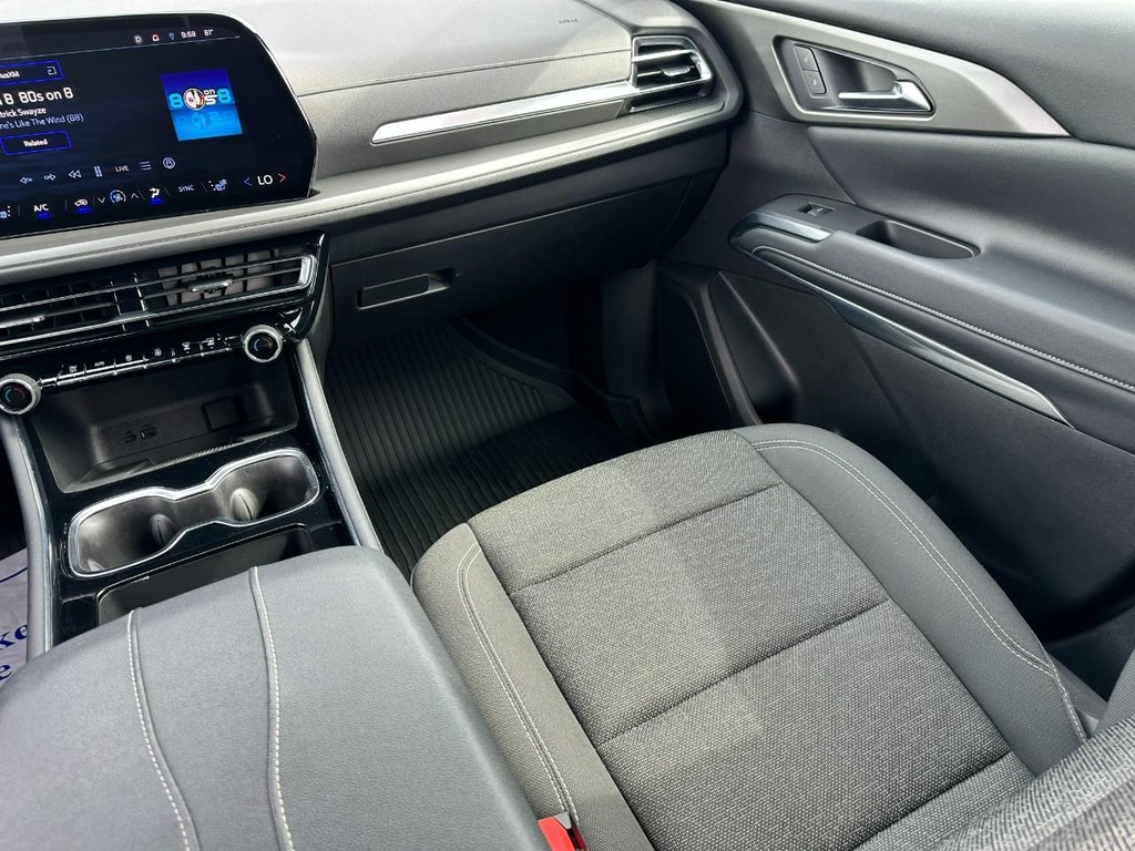 Chevrolet Traverse Vehicle Full-screen Gallery Image 16