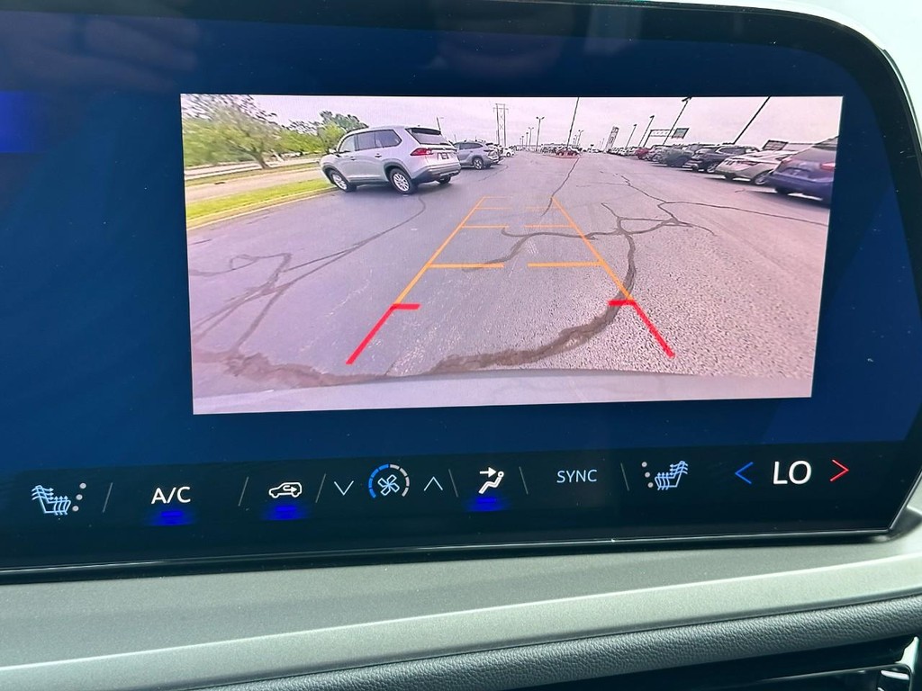 Chevrolet Traverse Vehicle Full-screen Gallery Image 22