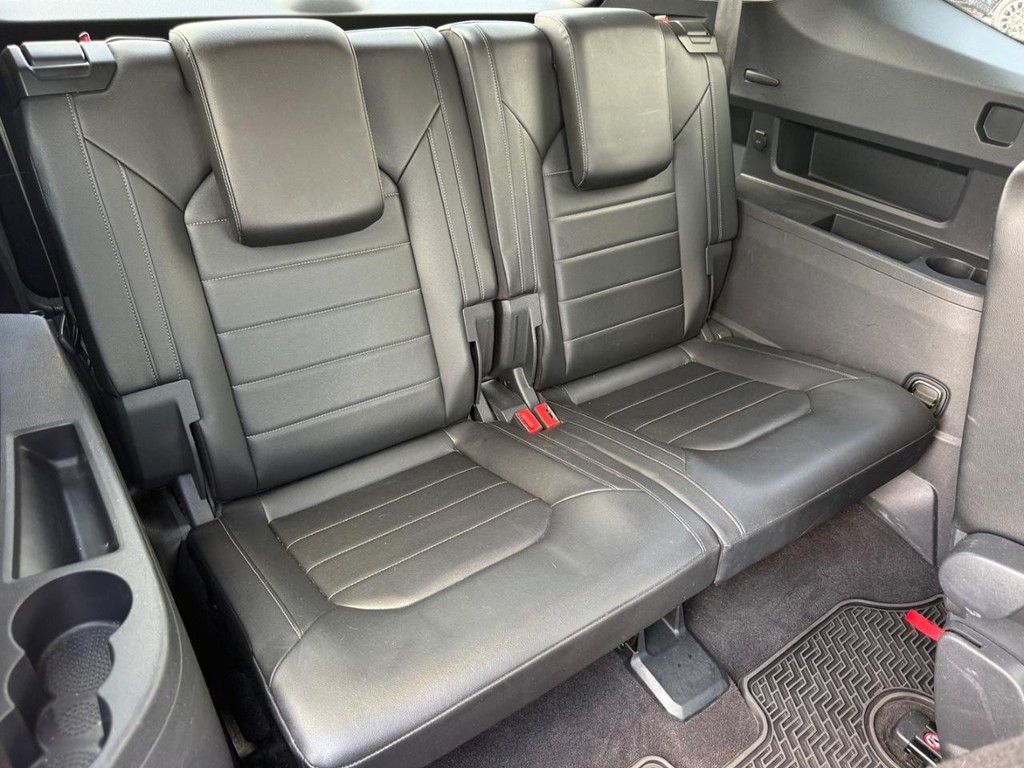 Volkswagen Atlas Vehicle Full-screen Gallery Image 11