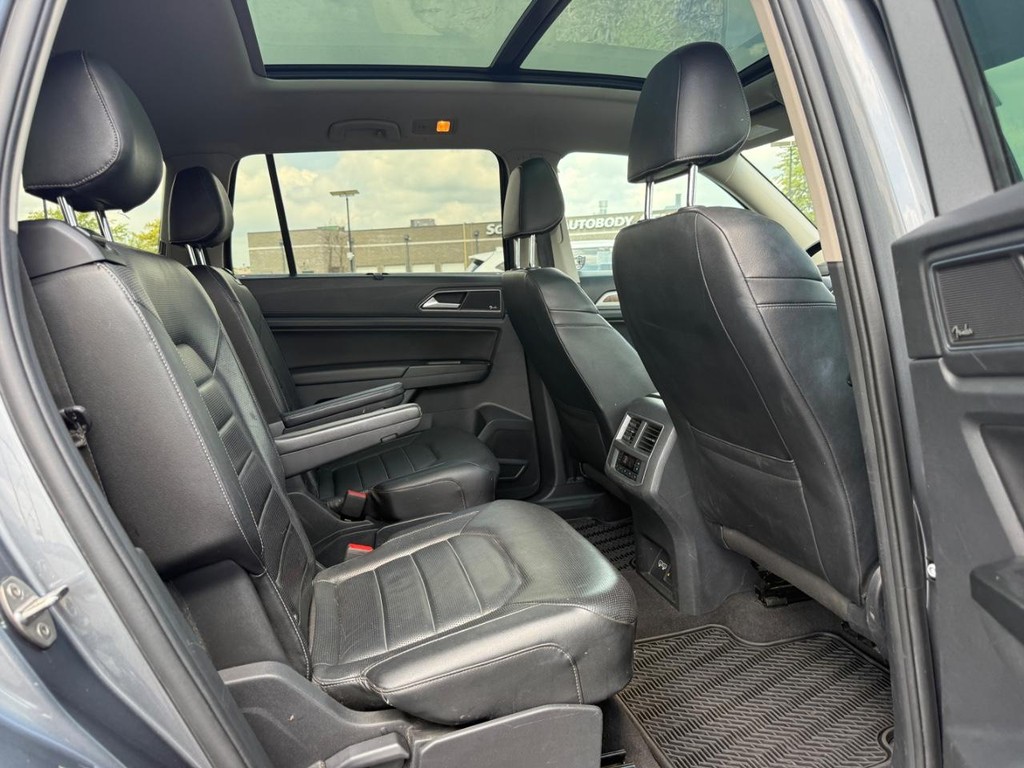 Volkswagen Atlas Vehicle Full-screen Gallery Image 12