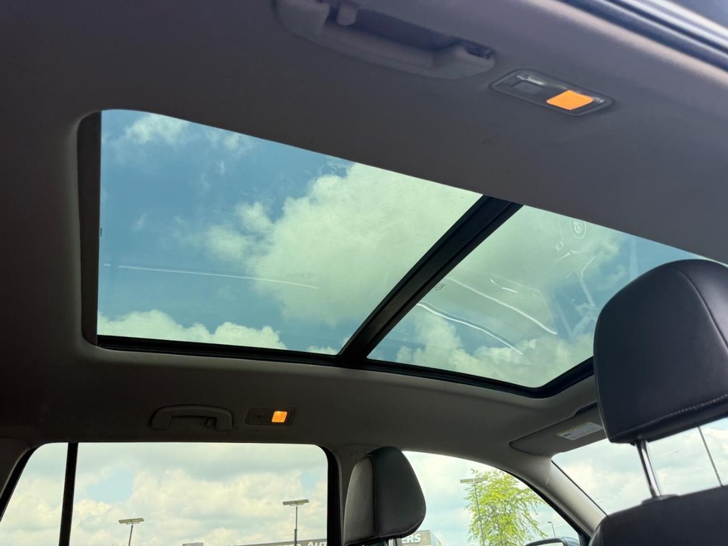 Volkswagen Atlas Vehicle Full-screen Gallery Image 13