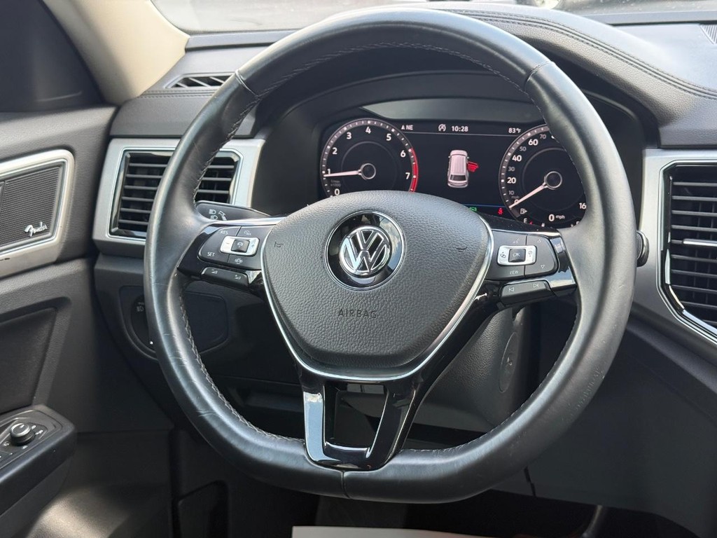 Volkswagen Atlas Vehicle Full-screen Gallery Image 14